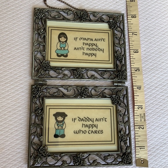 Fun placards - making fun of daddy 😝 - Picture 2 of 6